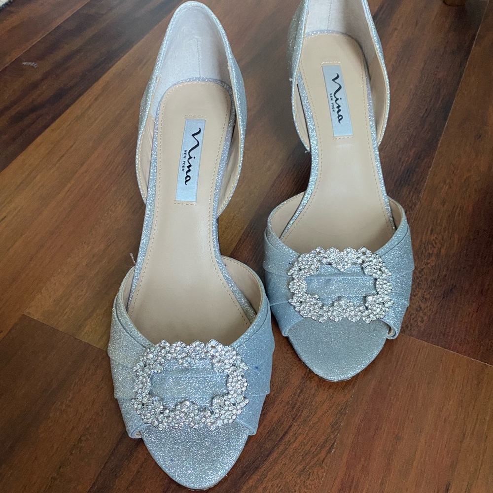 Nina silver dress shoes size 9